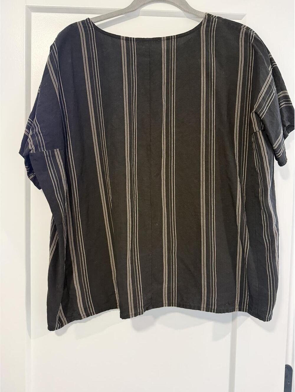 Eileen Fisher Black and Gray Striped Short Sleeve Blouse Size M/M - Picture 5 of 7